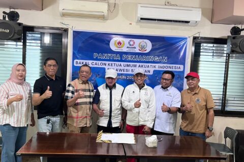 Amirullah Nur Jadi Calon Pertama yang Kembalikan Formulir Pendaftaran Akuatik Sulsel