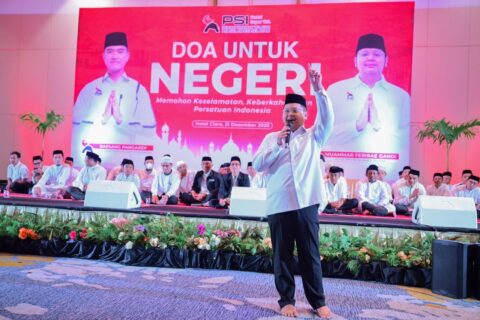 Dzikir Akhir Tahun, Muammar Gandi Hadiahkan Dua Paket Umrah dan Tegaskan Kesiapan Rakernas PSI di Makassar