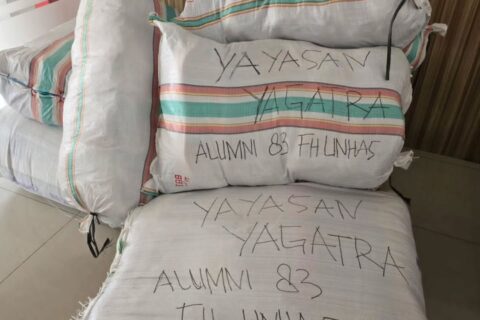 Gubernur Sulsel Terima Bantuan Yagatra Alumni FH Unhas 83 untuk Korban Bencana Aceh Tamiang