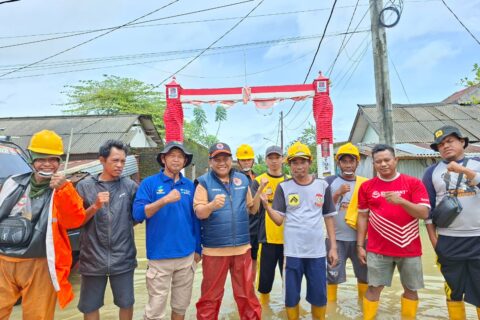 BPBD Sulsel Serahkan Bantuan Logistik Ke Pengungsi Banjir Kelurahan Katimbang