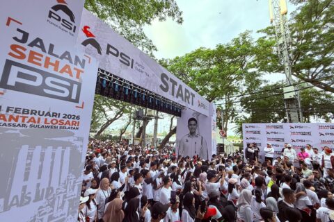 Puluhan Ribu Warga Ikuti Jalan Sehat PSI di Makassar, Kaesang: Politik Harus Menyenangkan!