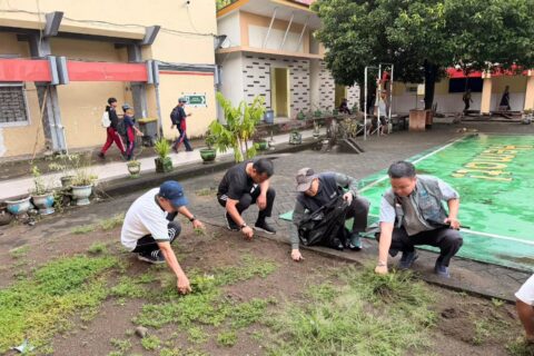 Kunjungi SMKN 4 Makassar, Gubernur Sulsel Ajak Warga Gelorakan Gerakan ASRI Setiap Jumat Pagi