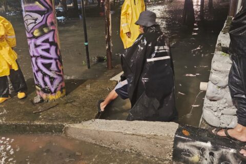 Hujan Deras Guyur Makassar, Satgas Drainase Bergerak Cepat Tangani Genangan di Pettarani