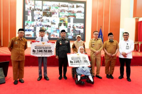 Perkuat Pendidikan Inklusif, Gubernur Sulsel Serahkan Beasiswa Rp5 Miliar untuk 3.400 Siswa SLB