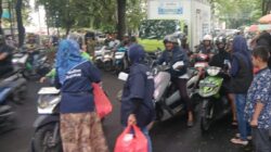 Ramadan Berbagi, NasDem Makassar Sasar Ojol dan Becak