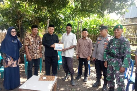 Andi Sudirman Sulaiman Salurkan Bantuan untuk 9 Rumah Korban Puting Beliung di Takalar