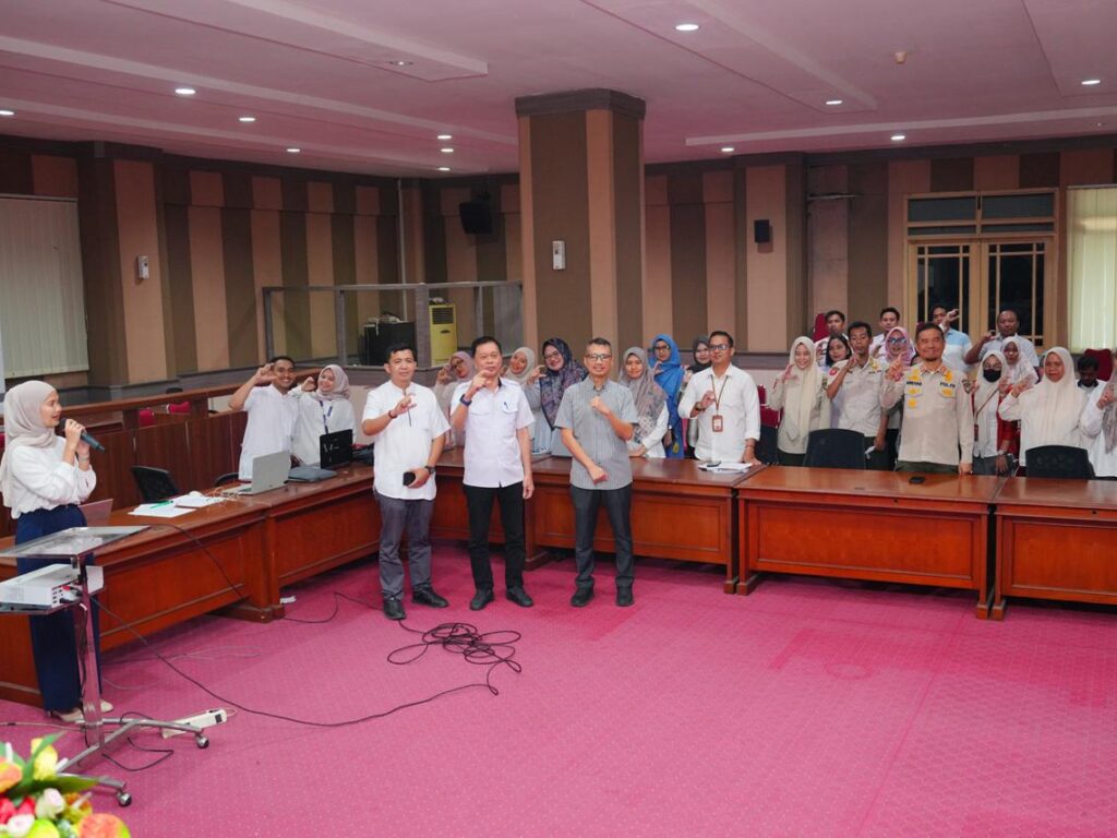 Uji konsekuensi pemutakhiran Daftar Informasi yang Dikecualikan 2026 oleh PPID Sulsel di Command Centre Kantor Gubernur Sulsel.