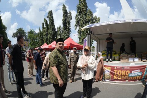 Wali Kota Makassar Datangi Lokasi Pasar Murah, Pastikan Warga Terlayani Jelang Idul Fitri