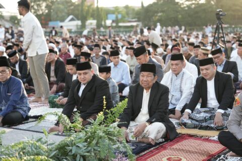 Idulfitri di Karebosi Dipadati Ribuan Jemaah, Munafri Ajak Perkuat Silaturahmi Jaga Kota Makassar