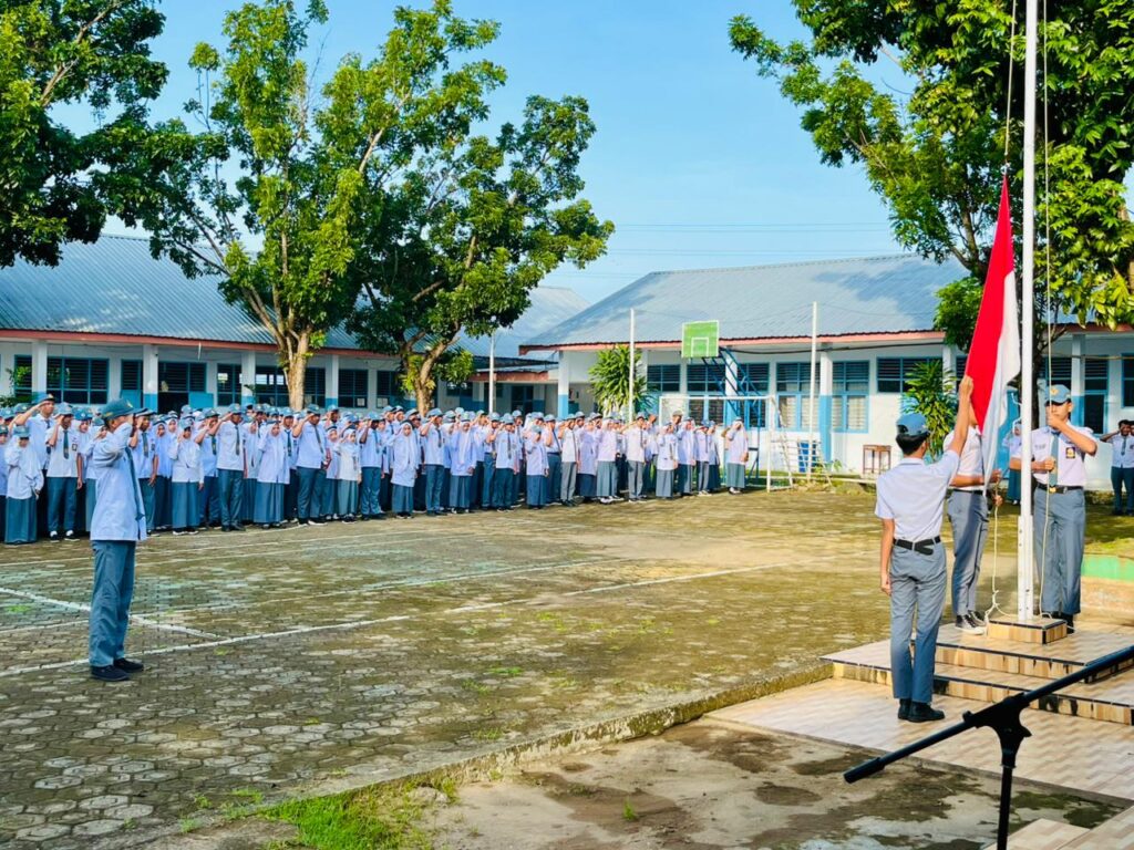 Kepala SMAN 20 Makassar Ruslan memberikan keterangan terkait peningkatan jumlah siswa lolos SNBP 2026.