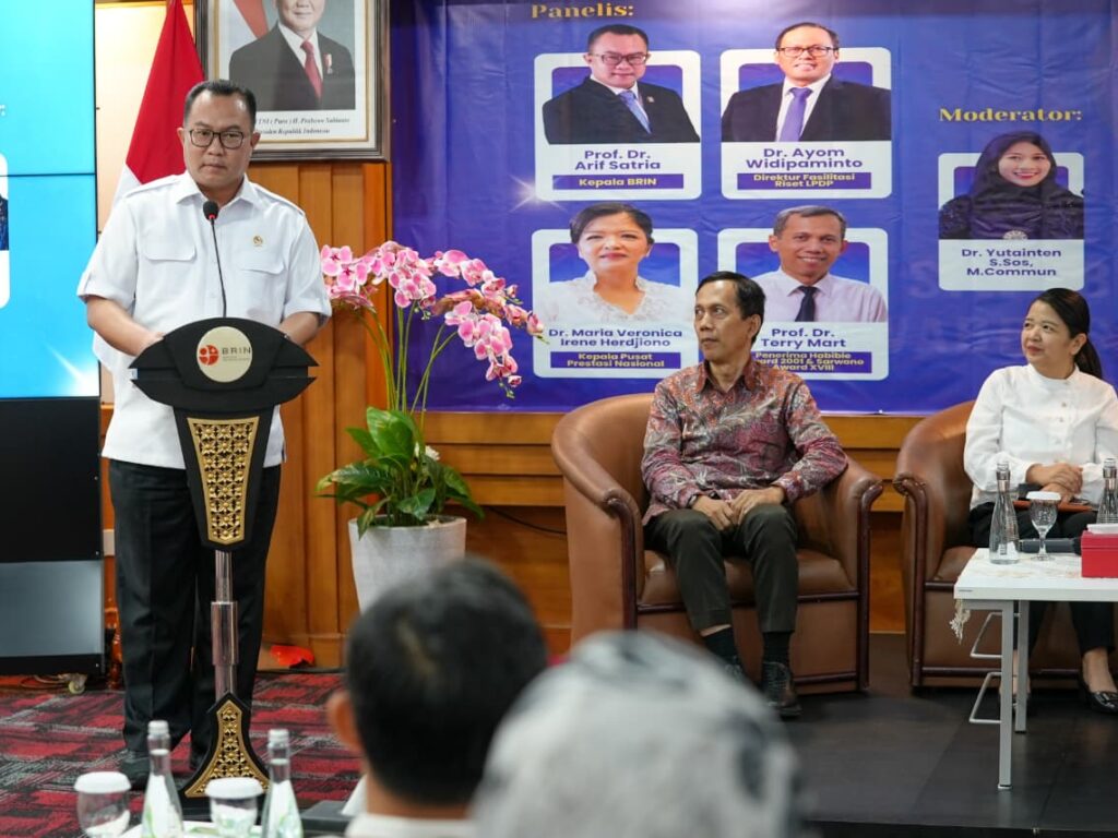 Pejabat Kemendikdasmen dan BRIN dalam kegiatan pembinaan talenta riset muda di Jakarta