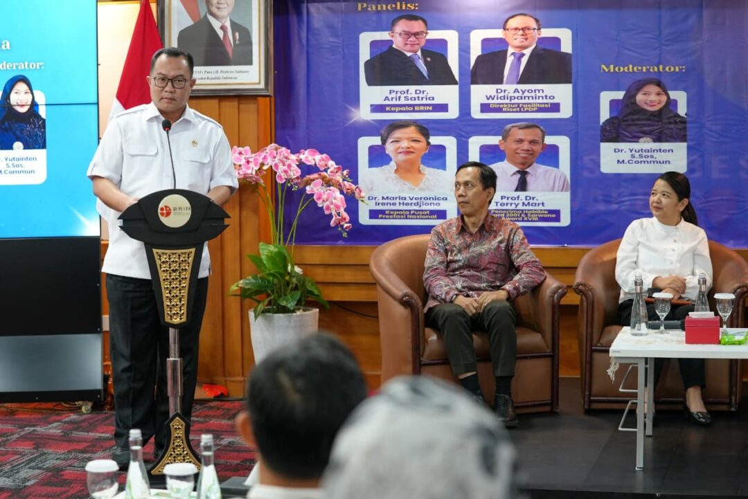 Pejabat Kemendikdasmen dan BRIN dalam kegiatan pembinaan talenta riset muda di Jakarta