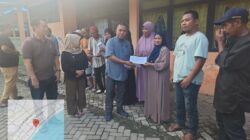 Staf Khusus Gubernur Sulsel Rahmat menyerahkan bantuan kepada korban kebakaran di Bulukumba - Linisiar