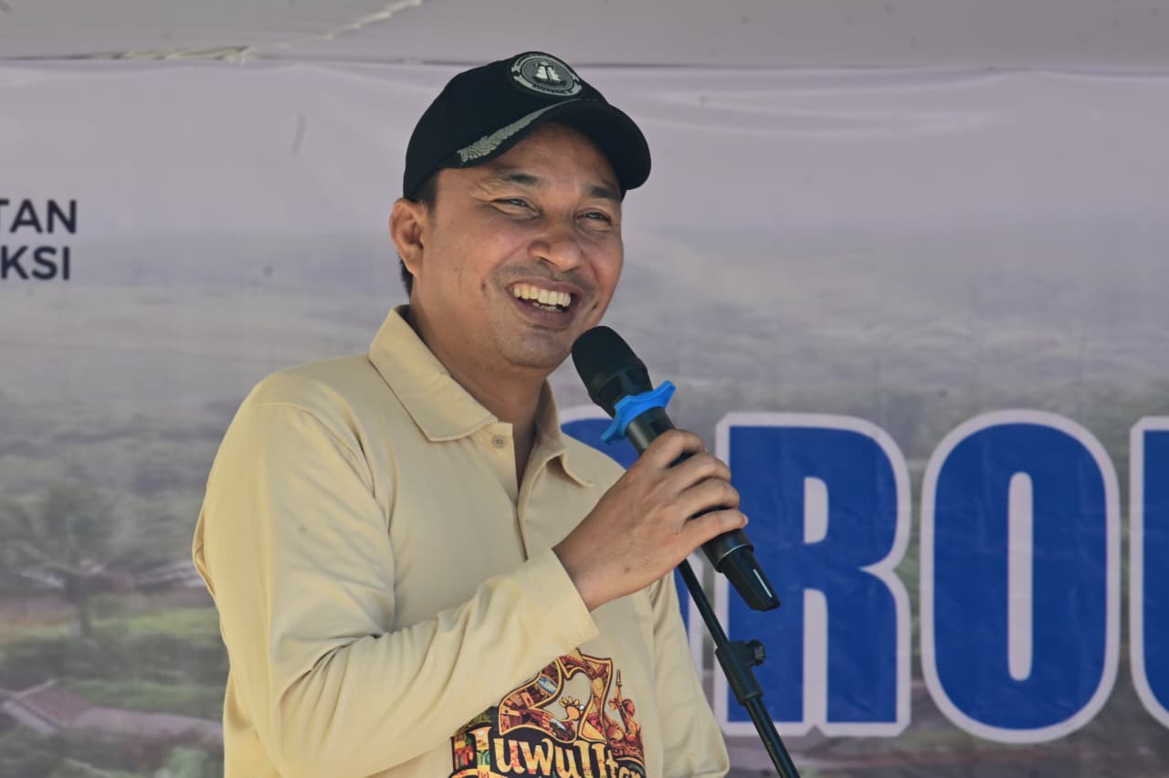 Prosesi groundbreaking pembangunan jalan Sabbang-Tallang-Sae di Kecamatan Rongkong Luwu Utara