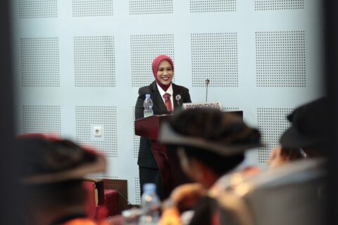 Sri Asmidar Asmidin Angkat Isu Ekonomi Kreatif Berbasis Budaya Lokal dalam Ujian Doktor Unhas