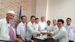 MENDAFTAR. Suwardi Thahir (kanan) resmi mendaftar sebagai kontestan pada pemilihan Ketua PWI Sulsel masa bakti 2026-2031 di Kantor PWI Sulsel, Jl Maccini, Kota Makassar, Rabu (13/5/2026) siang. foto: istimewa