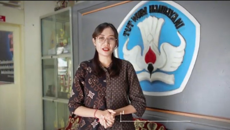 Anak Agung Sagung Istri Pramita Sukma, guru SMP Negeri 2 Kerambitan, Kabupaten Tabanan