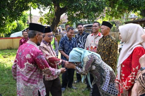 22 Tahun Tempuh Perjalanan Lintas Kabupaten, Harapan Sitimah di Usia Senja Bisa Mengajar Dekat Rumah