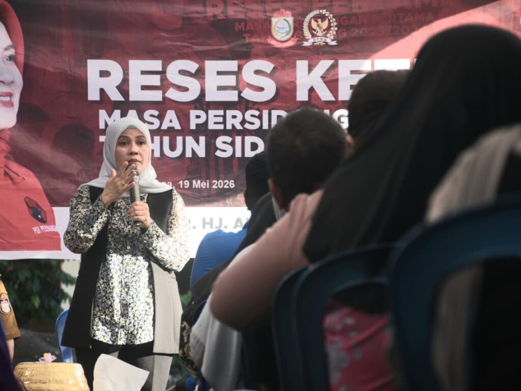 Anggota DPRD Kota Makassar, Andi Suhada Sappaile, saat menggelar dialog interaktif bersama warga dan Lurah Maloku, Aidir Perdana Putra, dalam agenda reses ketiga di Kecamatan Ujung Pandang, Selasa (19/5/2026).