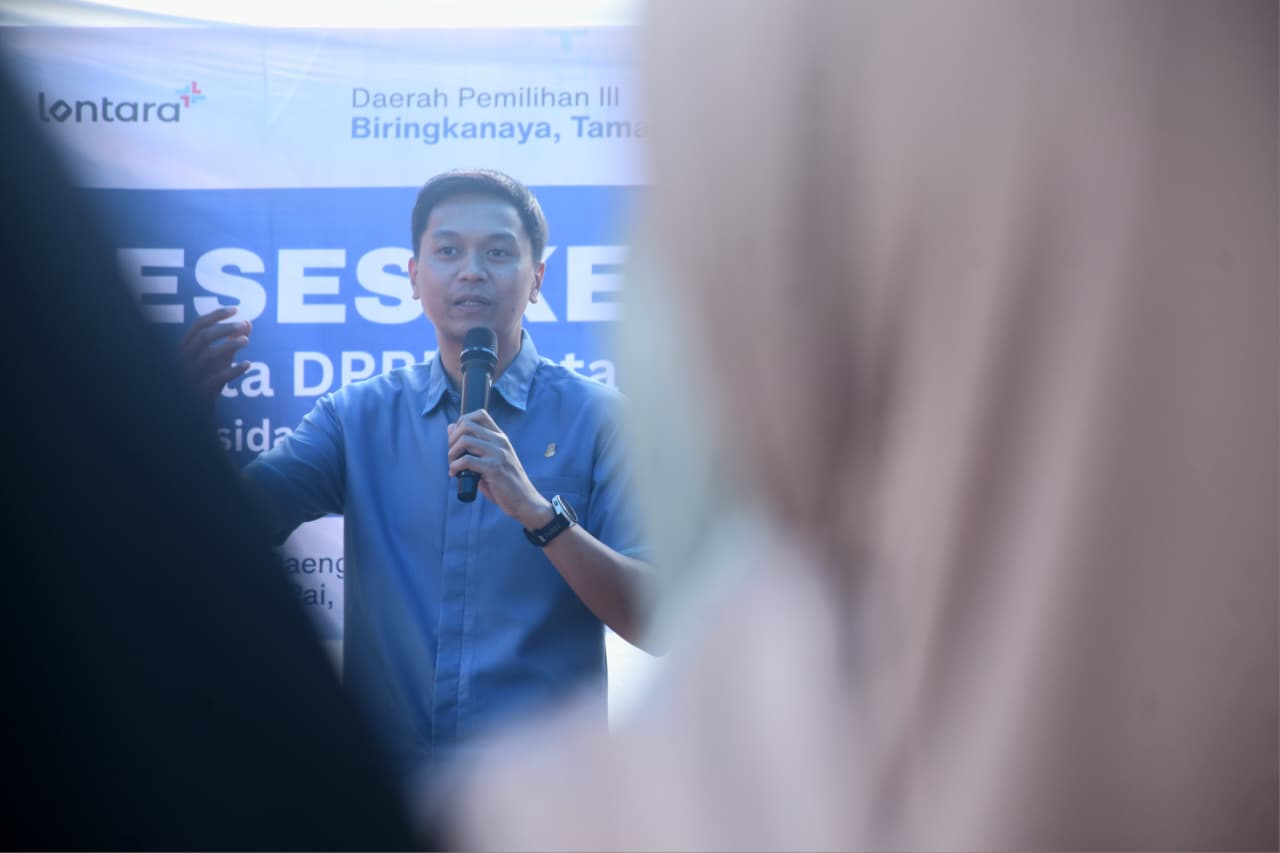 Anggota DPRD Kota Makassar dari Fraksi Nasdem, Andi Odhika Cakra, saat berdialog mendengarkan aspirasi warga Kecamatan Biringkanaya dalam kegiatan reses ketiga masa persidangan ketiga tahun sidang 2025/2026, Selasa (19/5/2026).