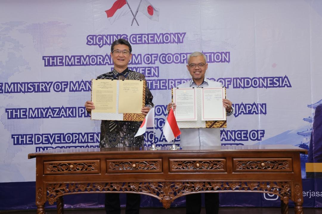 Penandatanganan kerja sama Kemnaker dan Prefektur Miyazaki terkait program magang teknis Indonesia ke Jepang.