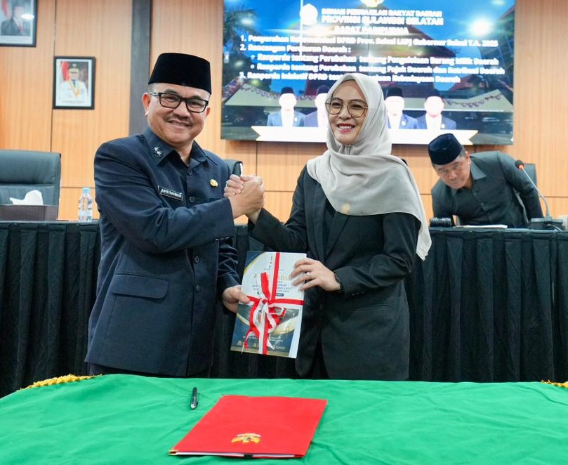 Sekda Sulsel Jufri Rahman menghadiri rapat paripurna DPRD Sulsel terkait rekomendasi LKPJ Gubernur 2025 di Makassar