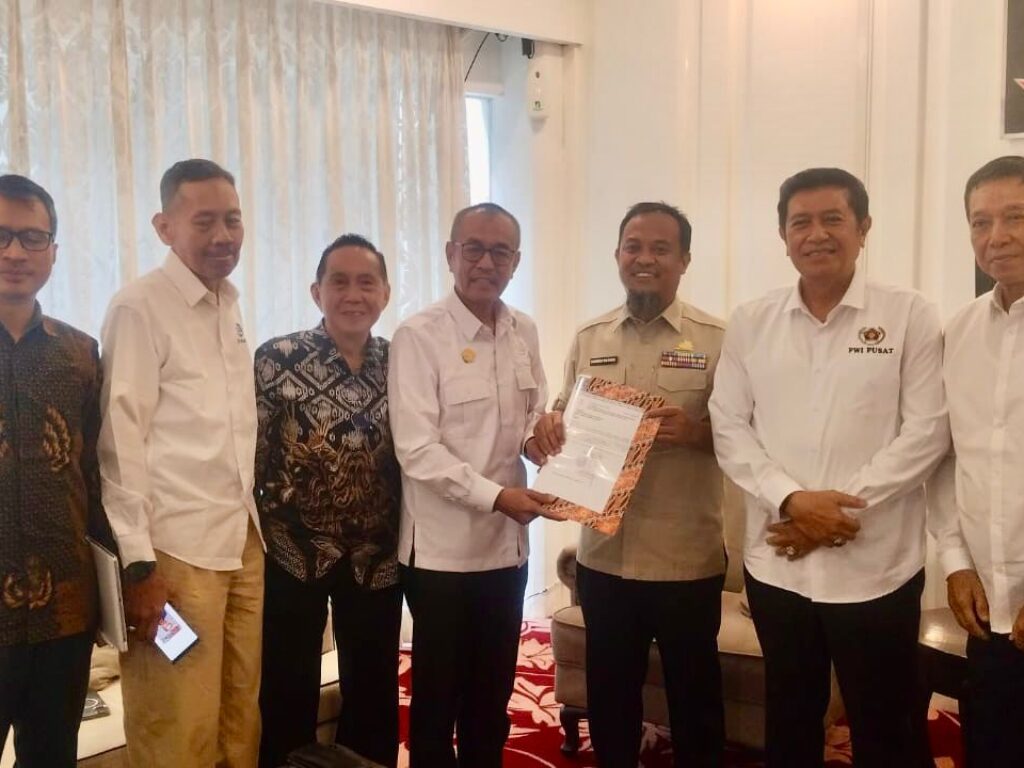 Gubernur Andi Sudirman Sulaiman menerima audiensi pengurus PWI Sulsel di Kantor Gubernur Sulsel