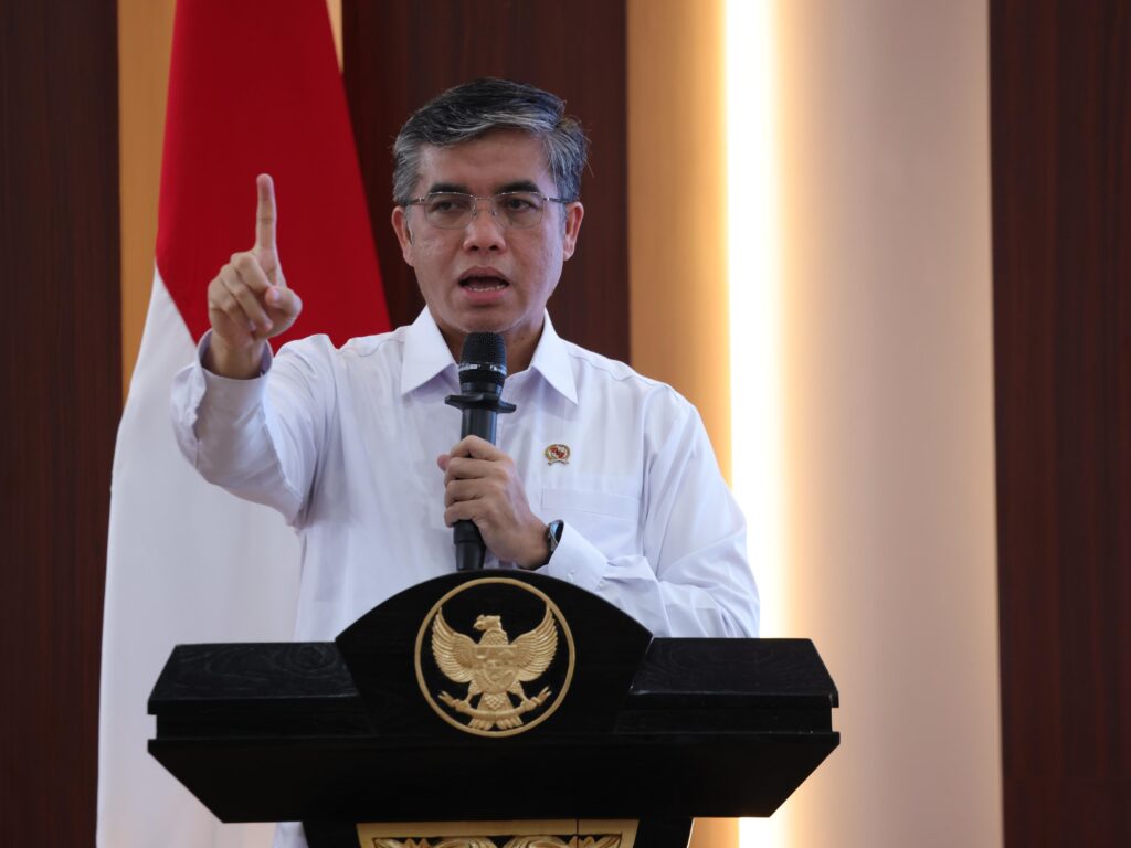 Menaker Yassierli menyampaikan kebijakan Permenaker Nomor 7 Tahun 2026 tentang alih daya