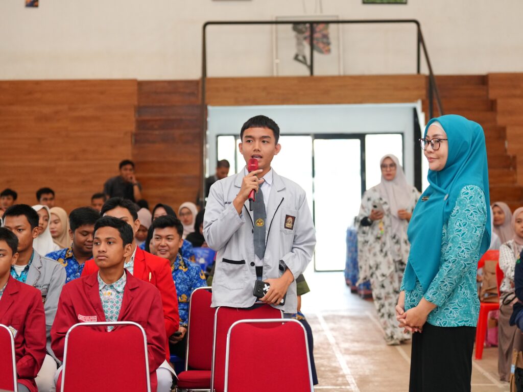 Kegiatan Program SEHATI di SMA Negeri 17 Makassar melibatkan siswa dan tenaga pendidik