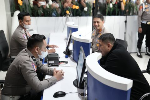 SIM C1 Hadir di Makassar, Wali Kota Appi Langsung Coba Lintasan Uji Berkendara