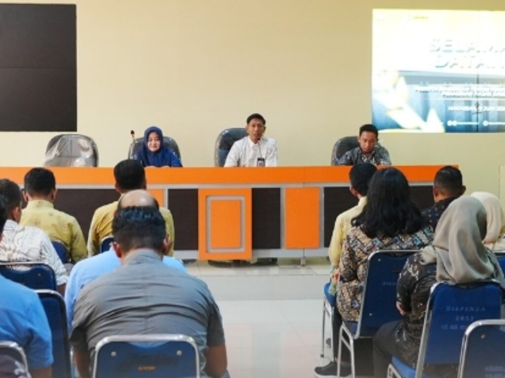 Peserta Bimbingan Teknis Keuangan Daerah "Kelas Penagihan Pajak Daerah" melakukan *study visit* di Kantor Bapenda Kota Makassar, Kamis (11/6/2026), untuk mempelajari strategi penagihan pajak dan optimalisasi PAD berbasis digital.