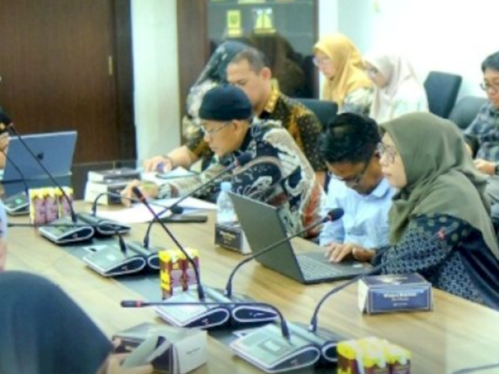 Perwakilan Bapenda Kota Makassar menghadiri Rapat Pengawasan Tindak Lanjut Hasil Pemeriksaan BPKP Perwakilan Sulawesi Selatan di Ruang Rapat Inspektorat Daerah Makassar, Jumat (5/6/2026).