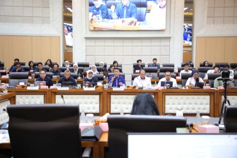 Taruna Ikrar Pastikan Air Minum Dalam Kemasan Aman Mikroplastik, DPR Sebut Jadi Modal Besar Menembus Pasar Dunia