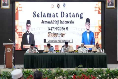 Bersama Menhaj RI, Munafri Sambut Jemaah Haji Kloter 17 Debarkasi Makassar