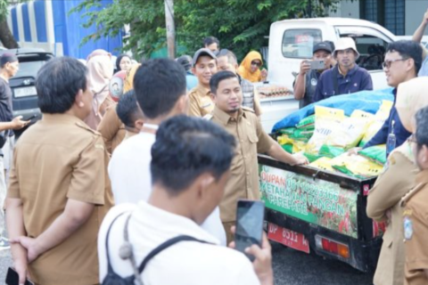 Lepas Pasar Murah Ramadan, Tasming Hamid Distribusi 1.000 Paket Sembako untuk Warga