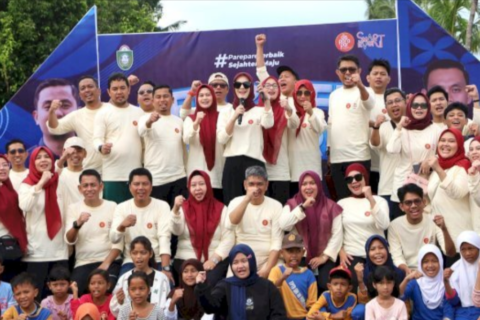 Tasming Hamid Hadiri Baksos dan Olahraga Pagi IKA FKG Unhas di Pantai Mattirotasi