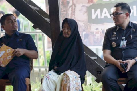 Wali Kota Tasming Hamid Kunjungi Korban Kebakaran Lumpue, Instruksikan Penanganan Cepat