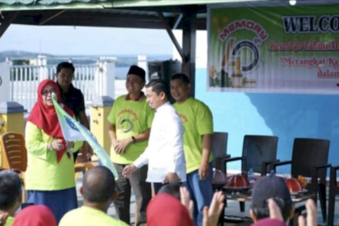 Wali Kota Tasming Hamid Lepas City Tour Reuni 40 Tahun Alumni 86 Smansa Parepare