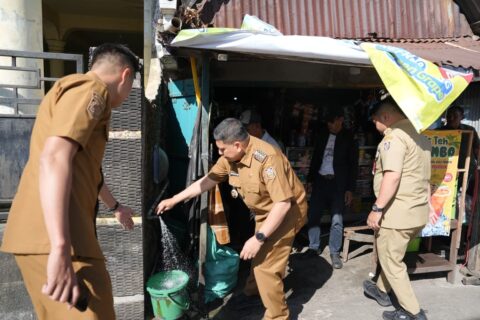 Tak Sekadar Terima Laporan, Appi Turun Langsung Cek Aliran Air PDAM di Permukiman Warga