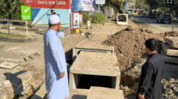 TINJAU PROGRES JALAN: Gubernur Sulsel Andi Sudirman Sulaiman meninjau langsung pengerjaan proyek jalan Multi Years Project (MYP) ruas Hertasning hingga Burung-Burung, Jumat (12/6/2026).