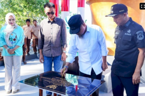Andi Sudirman Sulaiman Resmikan Tugu Ujung Aspal Selatan Sulawesi di Selayar