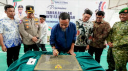 Gubernur Sulawesi Selatan Andi Sudirman Sulaiman meninjau fasilitas olahraga di Taman Andalan Rante Ra'da', Kabupaten Toraja Utara, Sabtu (25/7/2026).