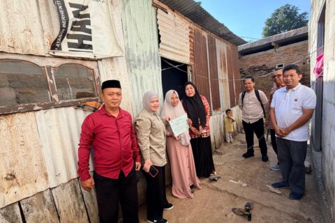 Gubernur Sulsel Salurkan Bantuan Pasang Baru Listrik untuk 130 Rumah Tangga di Gowa dan Bantaeng