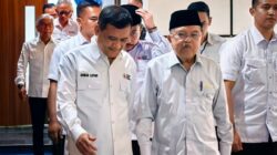 Ketua Umum PMI Jusuf Kalla melantik Haryanto sebagai Ketua PMI Provinsi Jawa Tengah periode 2026-2031 di Gedung Gradhika Bhakti Praja, Kantor Gubernur Jawa Tengah, Semarang, pada Jumat (31/7/2026).