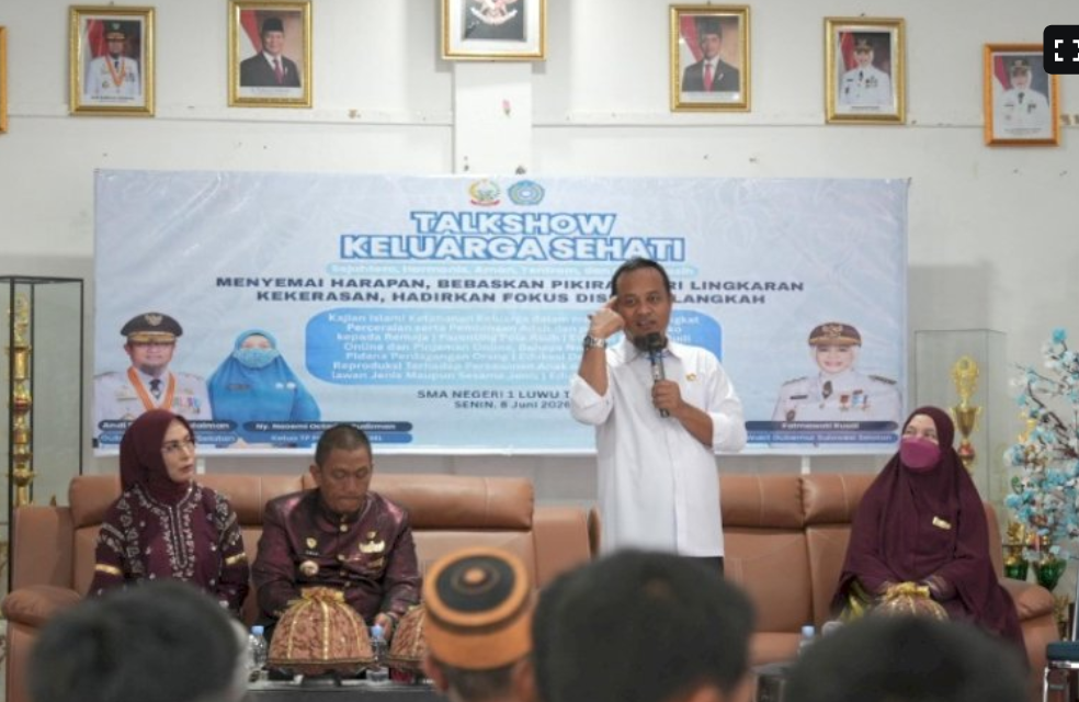 PENGUATAN KETAHANAN KELUARGA: Tim Penggerak PKK Provinsi Sulsel menggelar Program Keluarga Sehati di Kabupaten Luwu Timur untuk mengedukasi masyarakat terkait pencegahan masalah sosial hingga pola asuh anak. Kegiatan ini diharapkan menjadi langkah strategis mewujudkan fondasi keluarga yang sejahtera, harmonis, dan aman di Sulawesi Selatan.