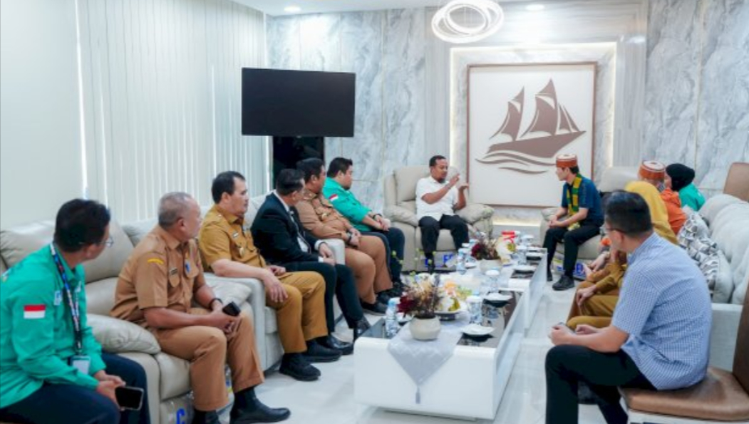 Gubernur Sulawesi Selatan Andi Sudirman Sulaiman menerima kunjungan Tim Asesor UNESCO Global Geopark di Rumah Jabatan Gubernur Sulsel, Makassar, Selasa (28/7/2026).