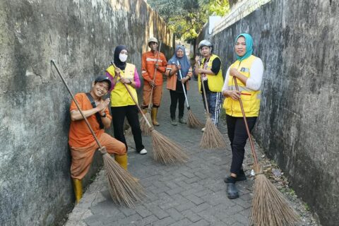 Bersihkan Rumah Ibadah Sambut HUT RI, Kecamatan Panakkukang Libatkan Warga dan RT/RW