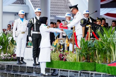 Gubernur Andi Sudirman Pimpin Penurunan Merah Putih, Paskibraka Sulsel Sukses Tunaikan Tugas