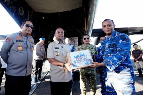 Gubernur Sulsel bersama Forkopimda Kirim Kurang Lebih 30 Ton Bantuan Kemanusiaan untuk Korban Gempa NTT