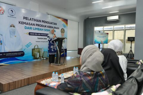 Kerajinan Sisik Ikan Perempuan Paotere Didorong Naik Kelas lewat Penguatan Kemasan